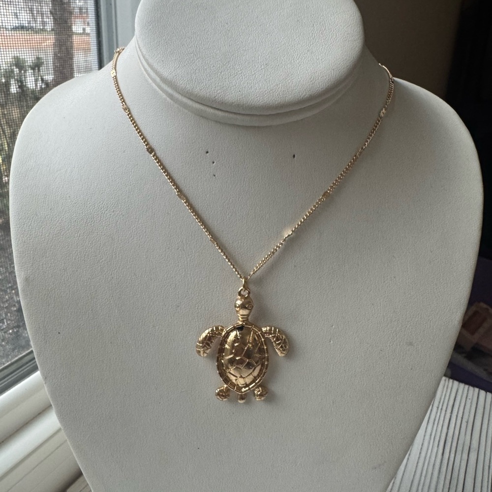 Gold Turtle Pendant Necklace - Picture 2 of 8